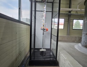 우측상단 '고객지원' 안에 '공지사항'을 보시면 간이샤워장을 설치하는 과정을 보실 수 있으며 아래 블러그를 클릭하시면 샤워부스와 히노끼욕조에 관련된 더 많은 자료를 보실 수 있습니다. 간이샤워장을 설치하시려면 싱크대같은 것이 설치된 곳을 찾으시고, 하수도가 어떻게 생겼는지 사진을 찍어서 문자로 보내주시면 빠른 상담을 진행할 수 있습니다. 히노끼욕조 상담을 하시려면 히노끼욕조를 설치하고자하는 곳의 사진과 크기를 재서 보내 주시면 됩니다.   '샤워부스와 히노끼'에 대해 궁금하시면 전화주십시요상담시간 평일 오전 8시~오후 6시 제품 상담실 1544-1502 박경순 실장 010-4250-2270블로그 http://blog.naver.com/pks0079/